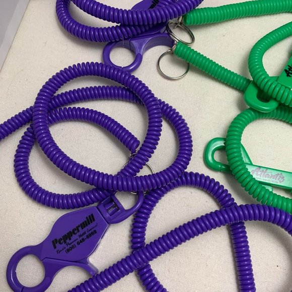 Lot of 8 Vintage Casino Lanyard Keychains - Circus Circus Atlantis & Peppermill - Picture 4 of 4